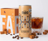 Boîte et canette de café infusé à froid FARO Brûleries saveur caramel avec un verre de café glacé, bonbons au caramel et grains de café