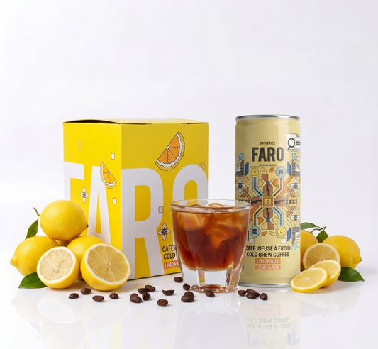 Boîte et canette de café infusé à froid FARO Brûleries saveur limonade avec un verre de café glacé, citrons et grains de café
