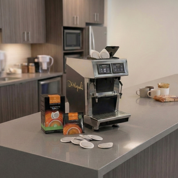 Dosettes ESE Bianchi Nero Crema Aroma avec machine espresso – Bianchi Nero Crema Aroma ESE pods with espresso machine | Di Napoli Caffè