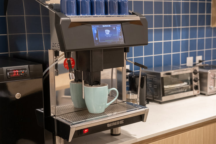 Machine à café automatique Unic Tango Ace écran tactile – Unic Tango Ace touchscreen automatic coffee machine | Di Napoli Caffè